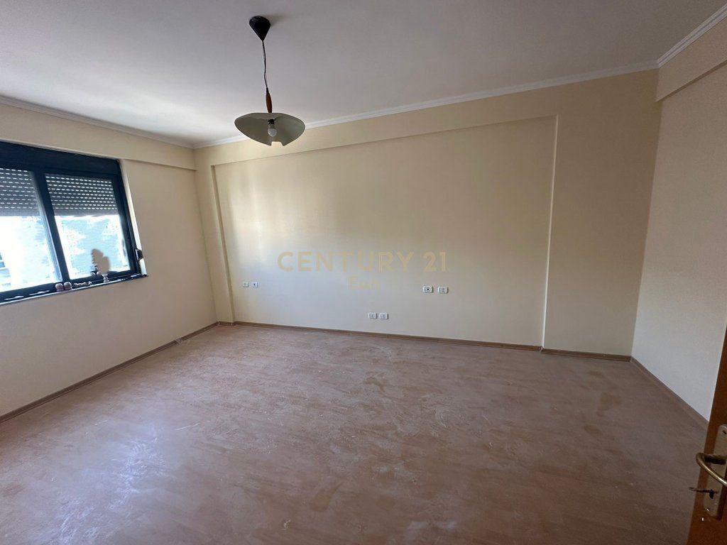 SHESIM 2 APARTAMENTE 2+1 DHE 1+1 DREJTORIA E POLICISE, DURRES !