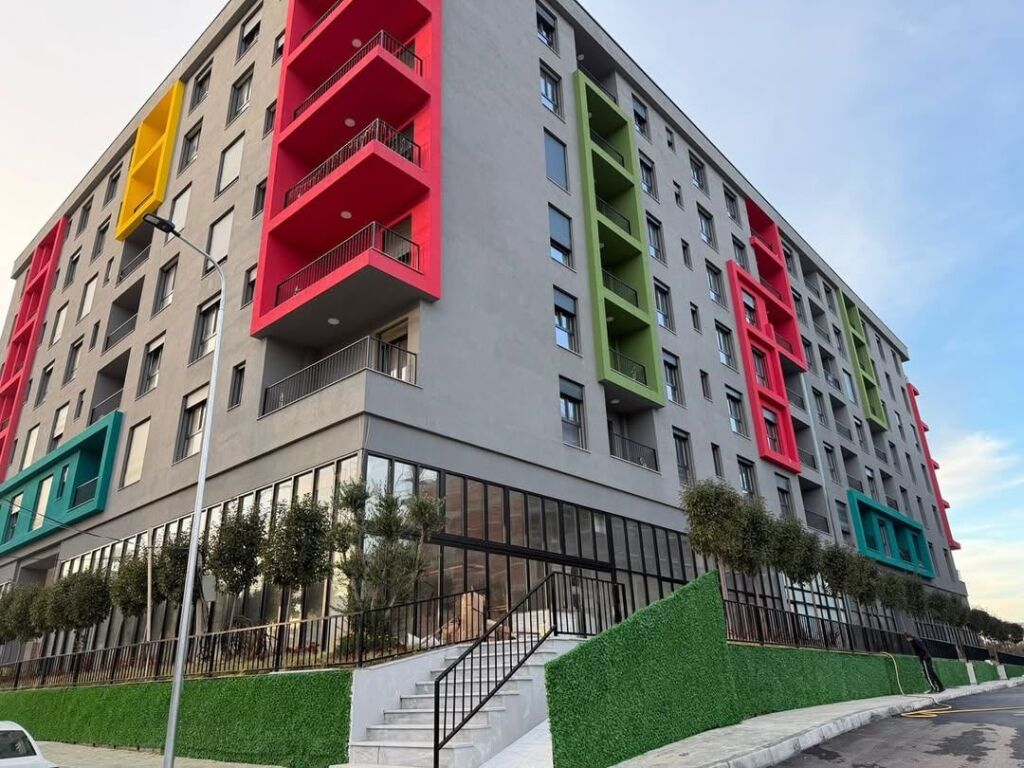 Color Splash Paskuqan Shitet apartament 1+1 + Post parkimi