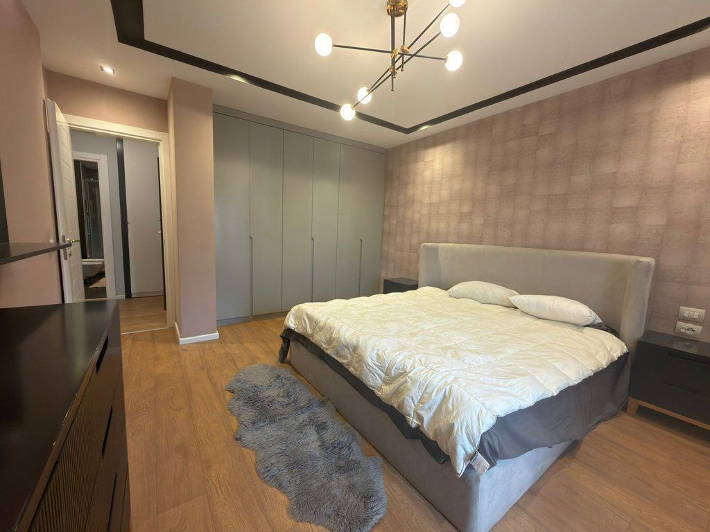 Ali Dem, Japim me qira apartament 2+1