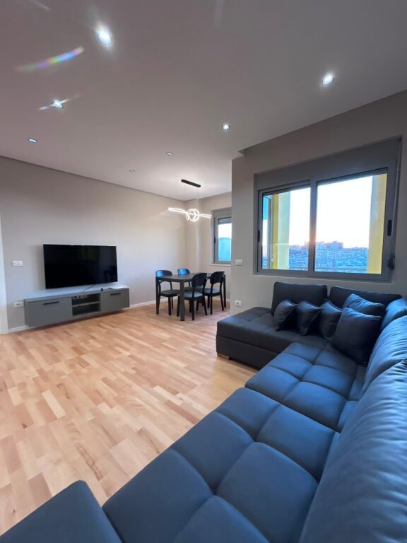 apartament 2+1 me qira tek Liqeni i Thate.