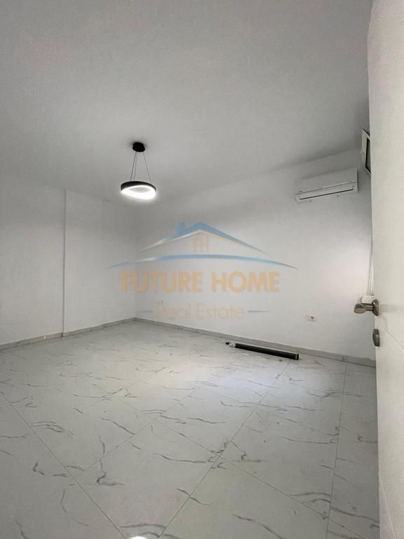 Affitto, Locale Commerciale, Comune di Parigi, Tirana. 800 €