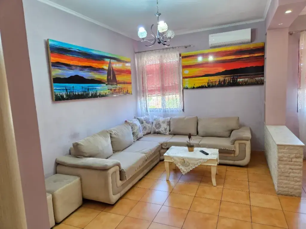 Qera | Vilë 2 + 1 | Ish Fusha E Aviacionit | 450 €/muaj