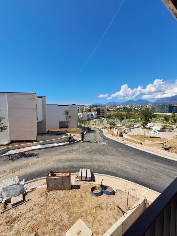 🏡 SHITET APARTAMENT 1+1 📍 Tek Maison de la Terre – Mjull Bathore, Tiranë