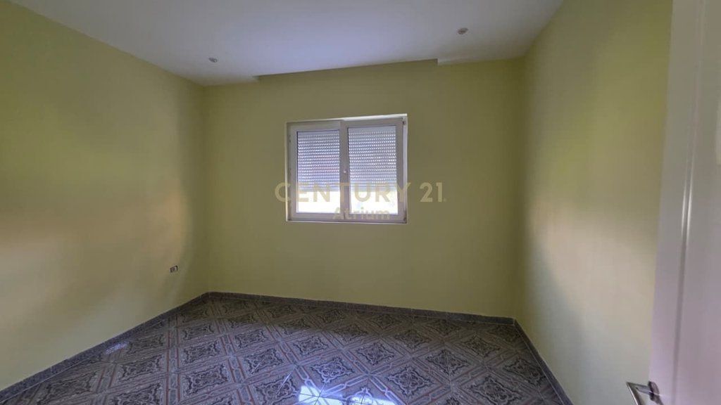 VILLA SU 3 PIANI IN AFFITTO A LAPRAKË – IDEALE PER ISTITUZIONI, CLINICHE E CENTRI EDUCATIVI! Atrium142741