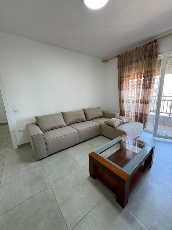 1+1,te vila L 2 astir,me parkim,500 euro