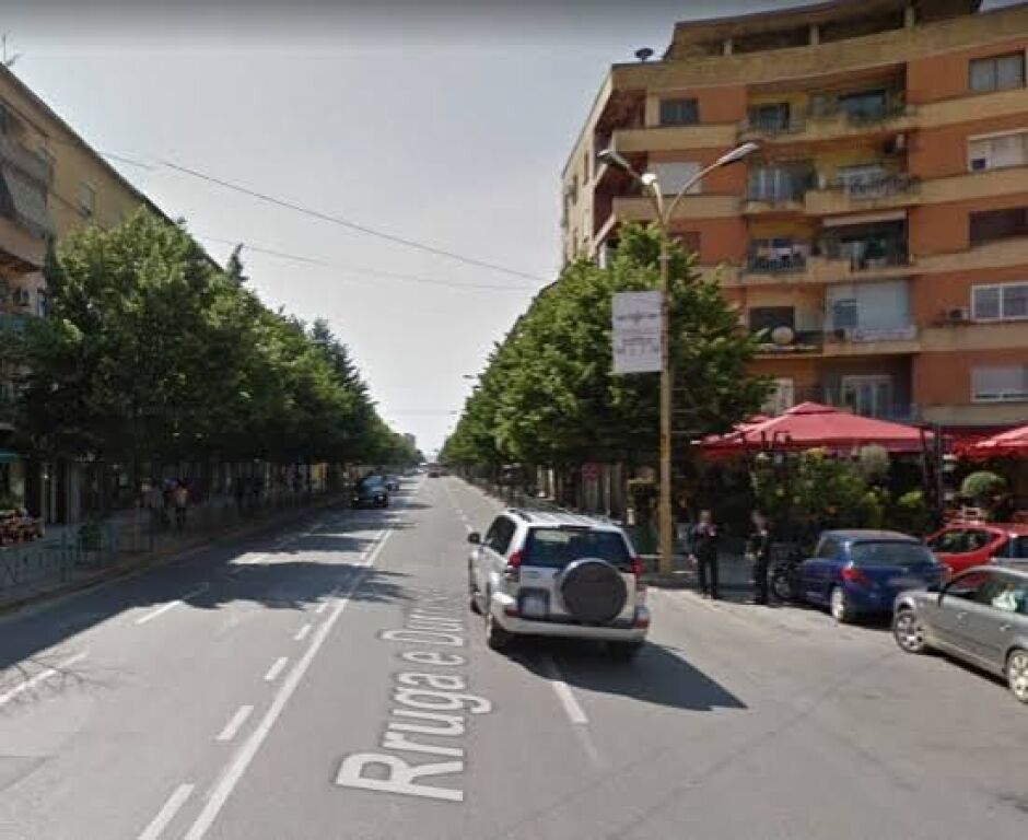 Negozio (seminterrato) in Via Durazzo