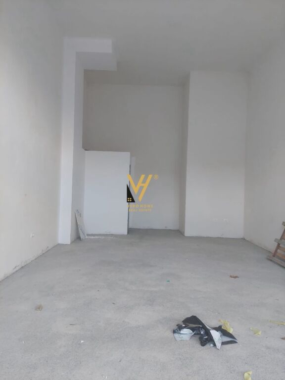 AFFITTASI NEGOZIO 40 M2 A XHAMLLIKU 48.000 LEKE