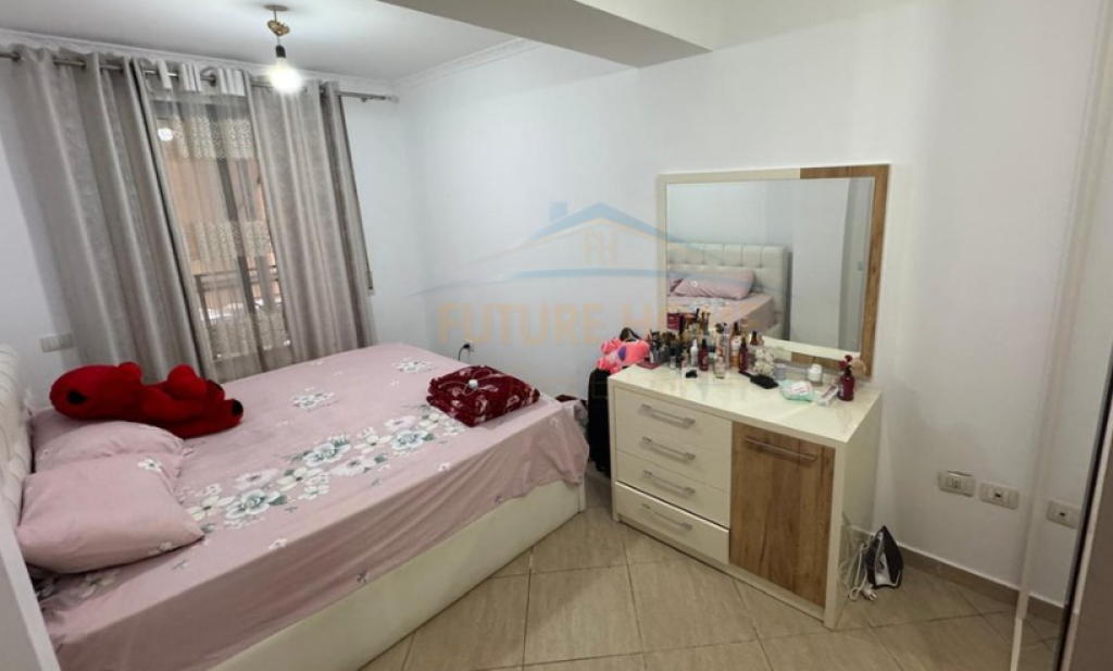 Shes , Apartament 3+1+2, Unaza e Re,Tirane . PRM67546