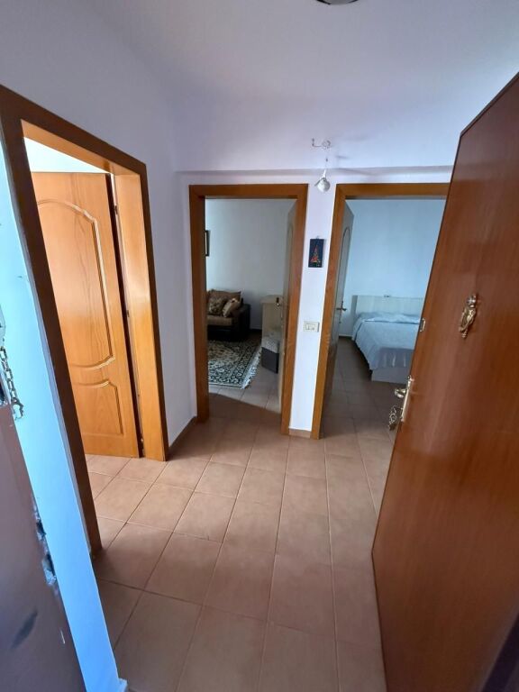 Apartament 2+1 me qira – Rruga e Kavajës !