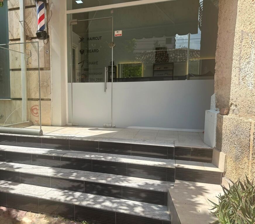 Negozio in vendita in via Barricades