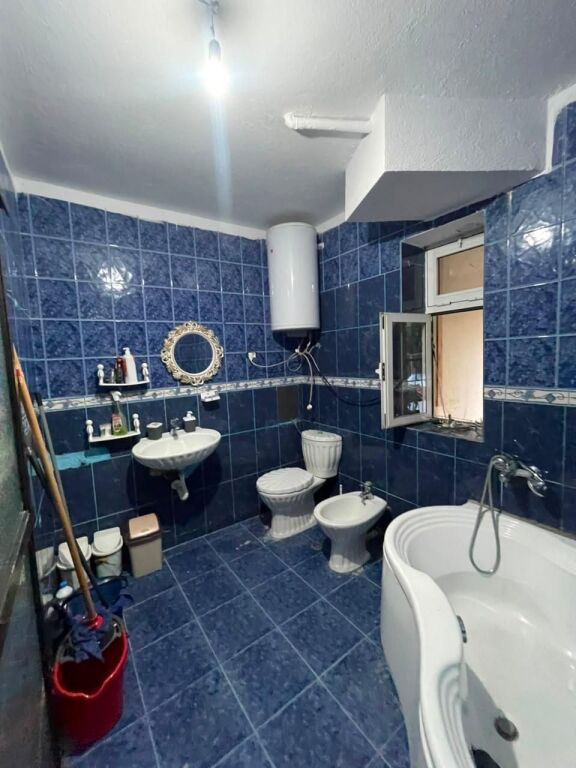 🏡 Shitet Apartament 2+1 prane 📍  Hotel Coloseo 📍Vendodhja: Rruga Viktor Hugo 💶 Çmimi: 163.000€