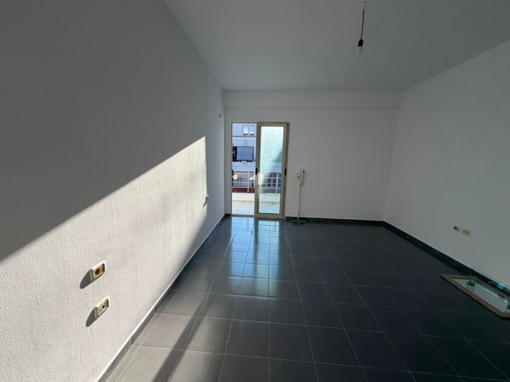 Shitet Apartament yzberisht 165.000€