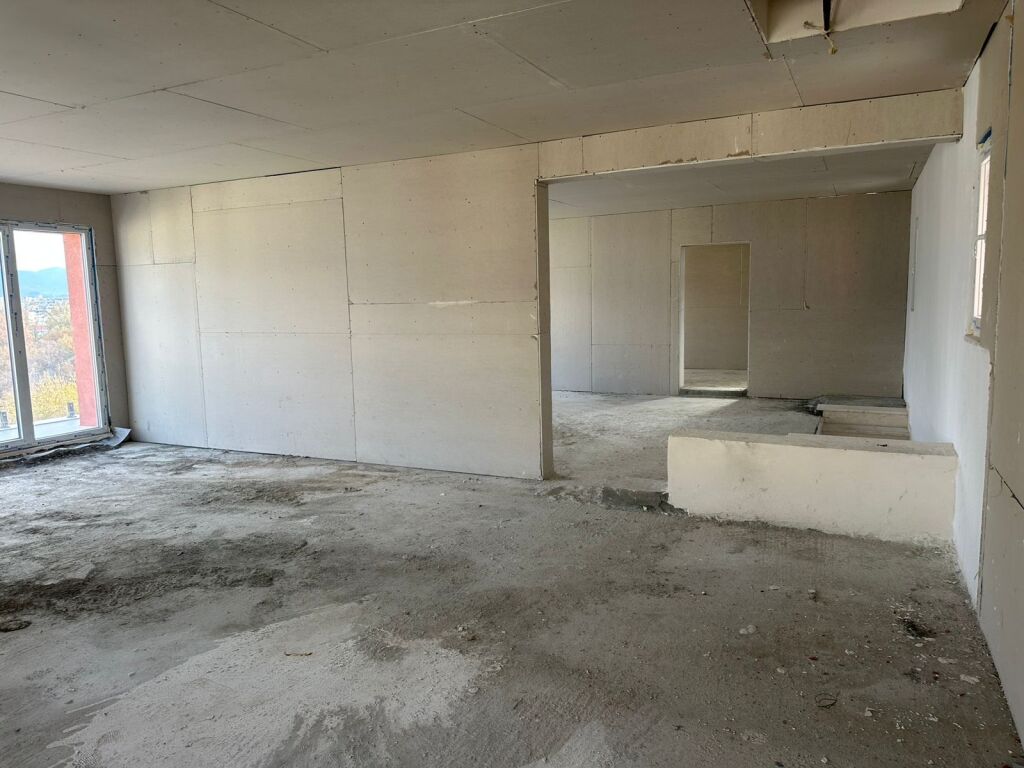 5-storey building for rent near Kodra e Diellit