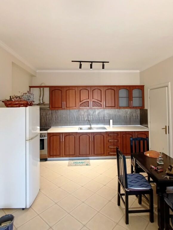 📌Jepet me Qira Apartament 1+1 – Përballë Kompleksit Delijorgji