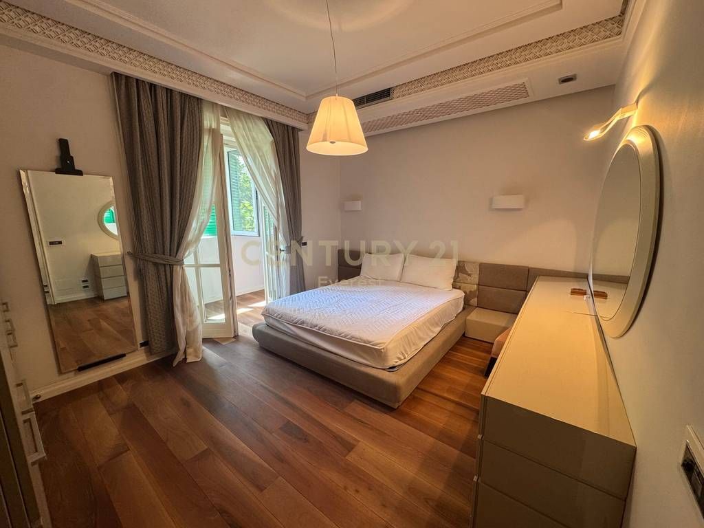 RED SCHOOL, WE RENT 1+1 APARTMENT