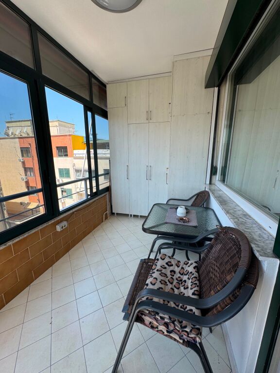 Appartamento 2+1, 95 m2, edificio nuovo, al 21 Dhjetori (vicino al supermercato Joena).