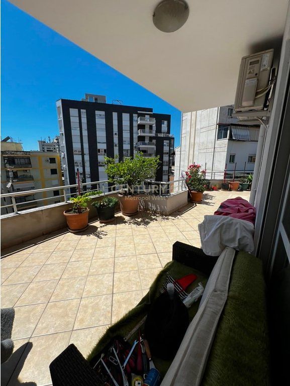 Rruga e Barrikadave, apartament 1+1 me qira 600 € /Muaj