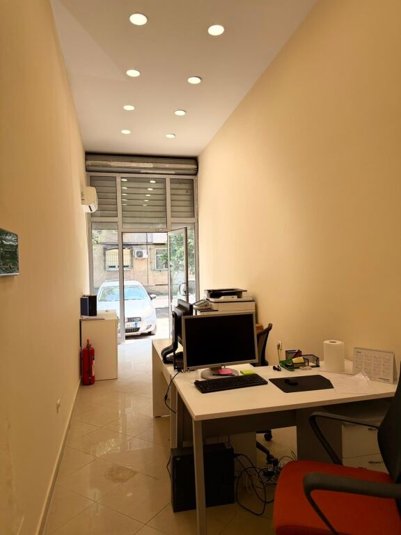 Shop for rent, last floor of new Tirana, 350 thousand lek