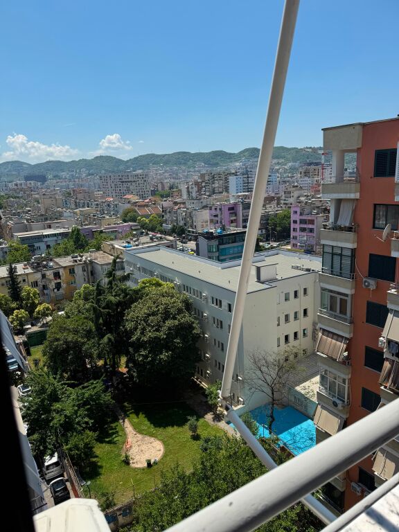 Appartamento 2+1, 95 m2, edificio nuovo, al 21 Dhjetori (vicino al supermercato Joena).