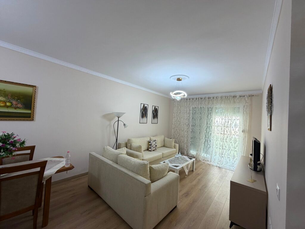 Shitet Apartament 1+1 ne Plazh