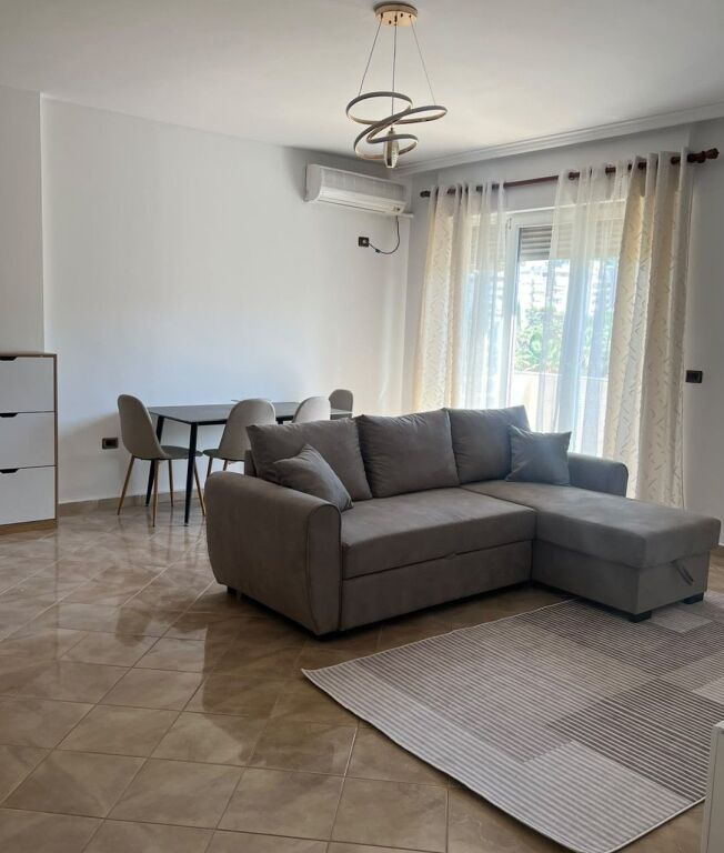 📌 Jepet me Qira Apartament 1+1 – Komuna e Parisit