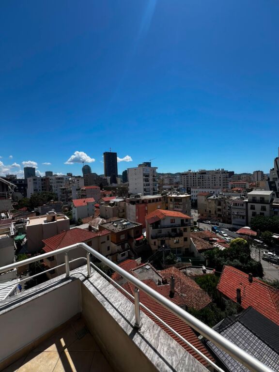 Rruga e Barrikadave, apartament 1+1 me qira