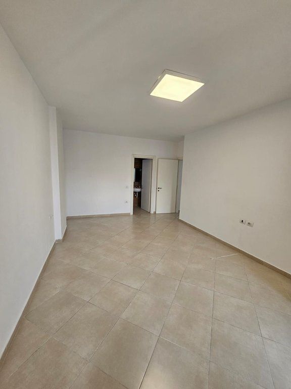 Appartamento in affitto per uffici/lavoro, di fronte a SPAK 650 € /Mese