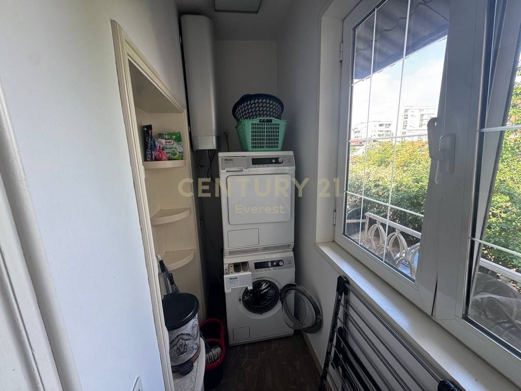 RED SCHOOL, WE RENT 1+1 APARTMENT