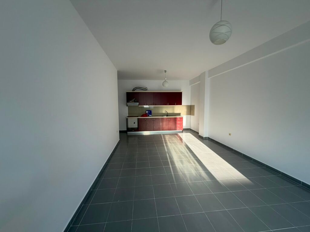 Shitet Apartament yzberisht 165.000€