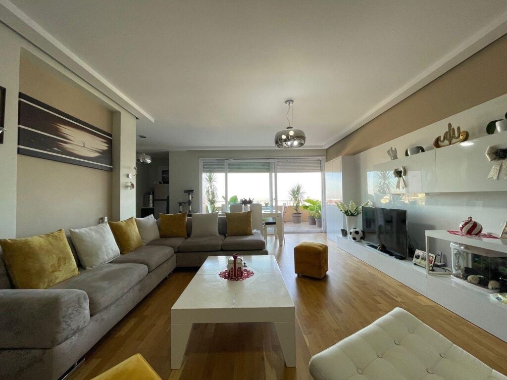 🏡 SHITET PENTHOUSE 3+1 – Kopshti Botanik, Tiranë 360.000€
