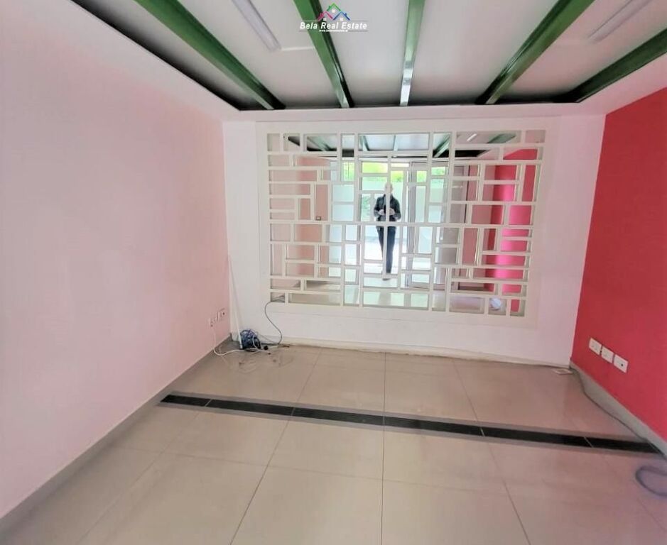 Ufficio in Affitto in Via di Kavaja (ID BZ2987) Tirana