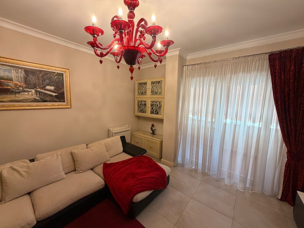 Appartamento 2+1 in affitto a Komuna e Parisit