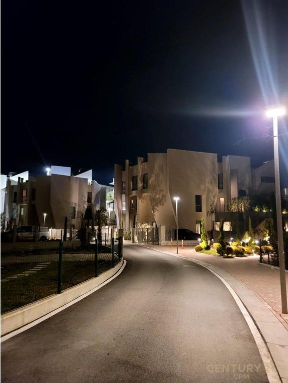 Villa moderna super lussuosa in affitto nella residenza Green Valley, vicino al Lago Secco