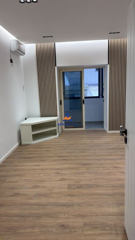 JEPET ZYRE ME QERA 70 M2 "VASIL SHANTO" 550 EURO