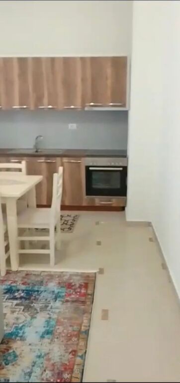 JEPET ME QERA: APARTAMENT 1+1 (PAS FABRIKËS SË MIELLIT)