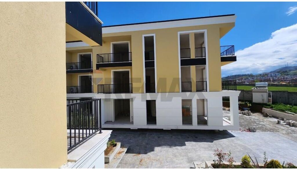 Apartament 2+1 për Shitje në Kompleks në Sauk.