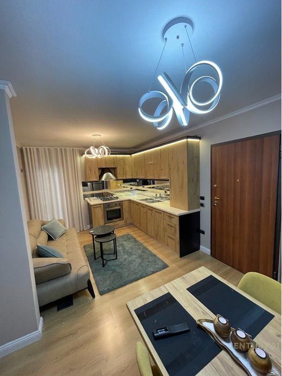 Appartamento 2+1 in affitto a Tirana e Re 650 € /Mese