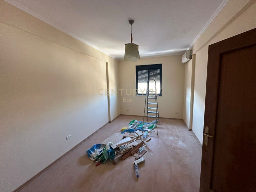 SHESIM 2 APARTAMENTE 2+1 DHE 1+1 DREJTORIA E POLICISE, DURRES !