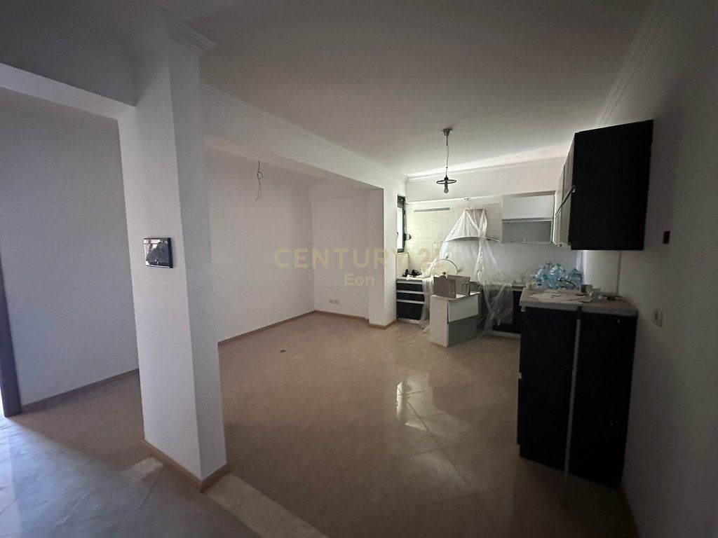 SHESIM 2 APARTAMENTE 2+1 DHE 1+1 DREJTORIA E POLICISE, DURRES !