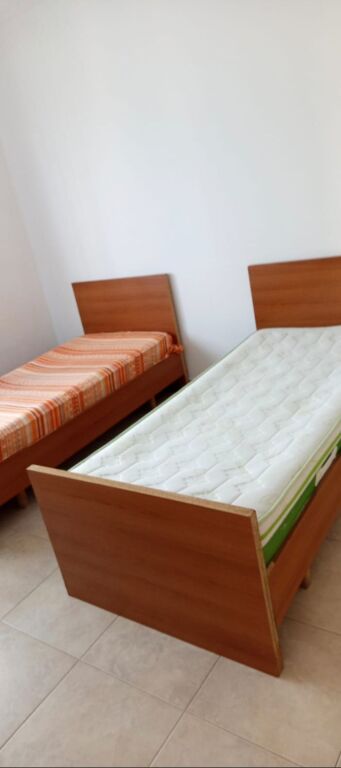 GARSIONERE 20000 LEKE.ZOGU I ZI,PRANE PRO KREDIT BANK