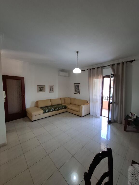 Jepet me qera 1+1 mobiluar te Komuna Parisit 55000 lek