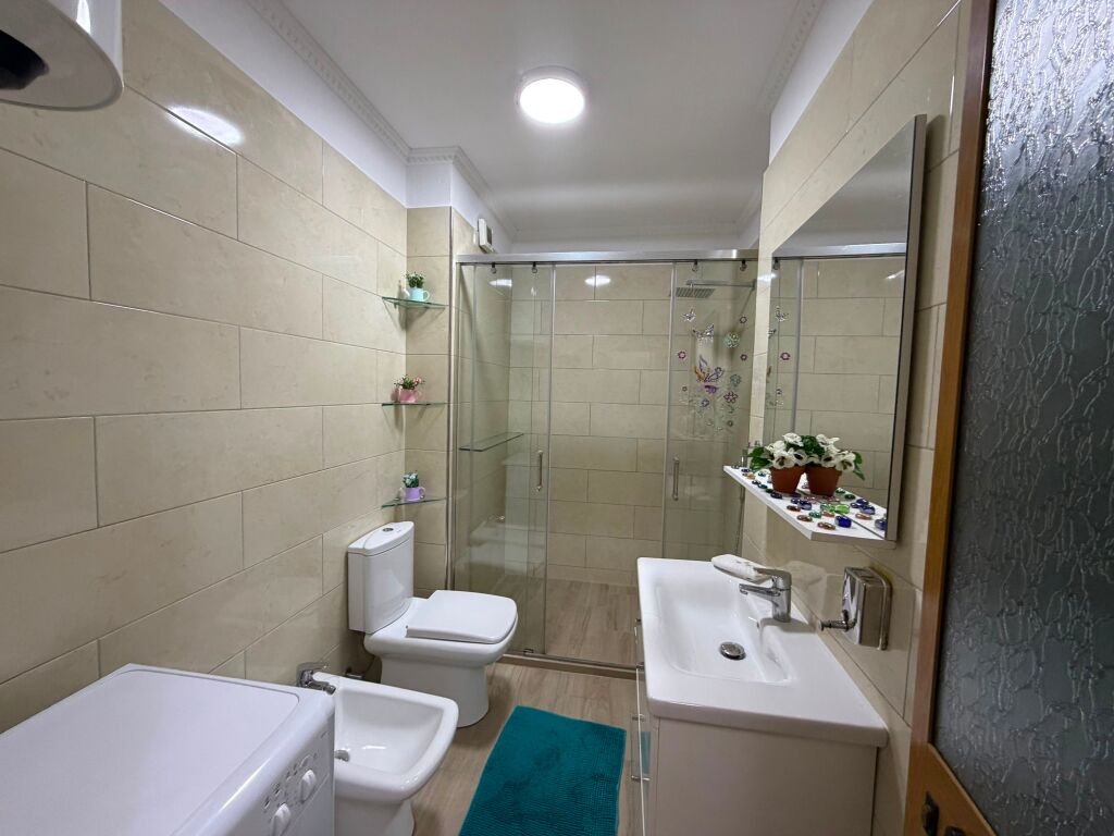 Shitet Apartament 1+1 ne Plazh
