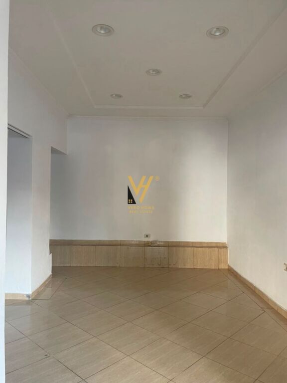 SHOP FOR RENT 30 M2 AT RR.HOXHA TAHSIM 40,000 LEKE