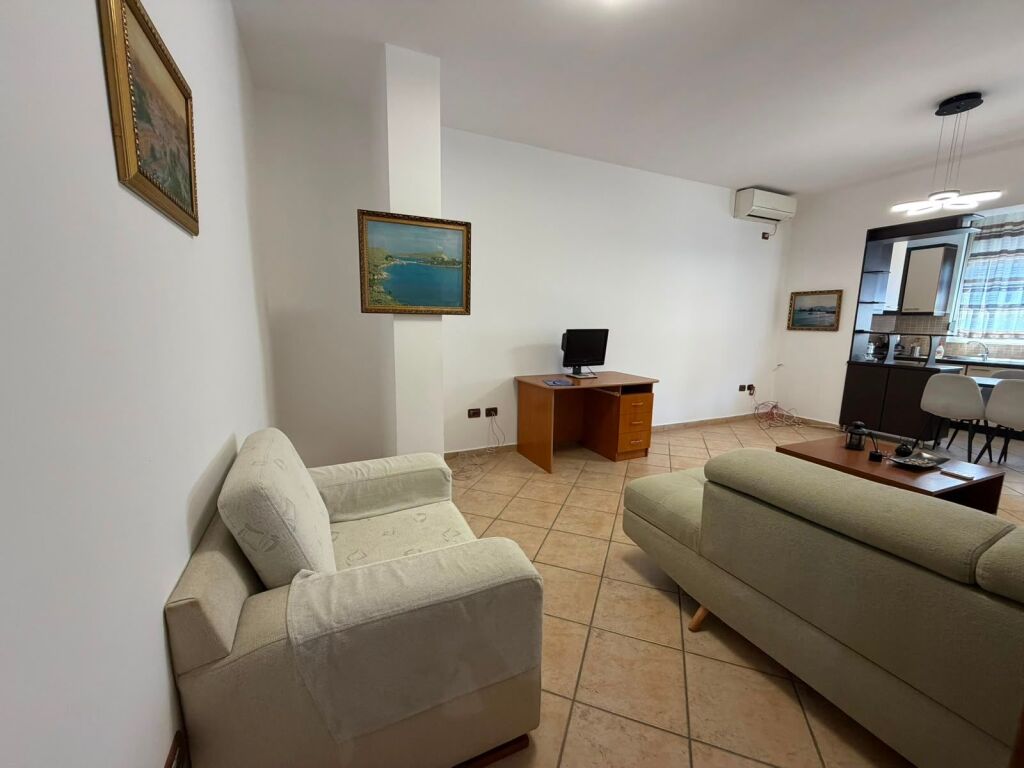 Disponiamo per affitto un appartamento 2+1+2 nella zona di 21 Dhjetori