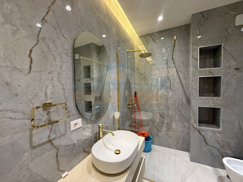 Qera , Apartament 1+1 , Komuna e Parisit , Tiranë