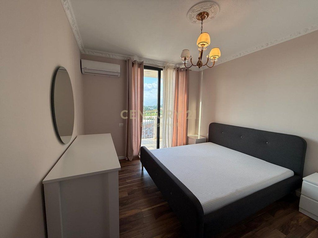 Shitet Apartament 2+1+2 me dy ballkone tek Oasis Lake Residence prane Vet Hospital !!!!!!!!
