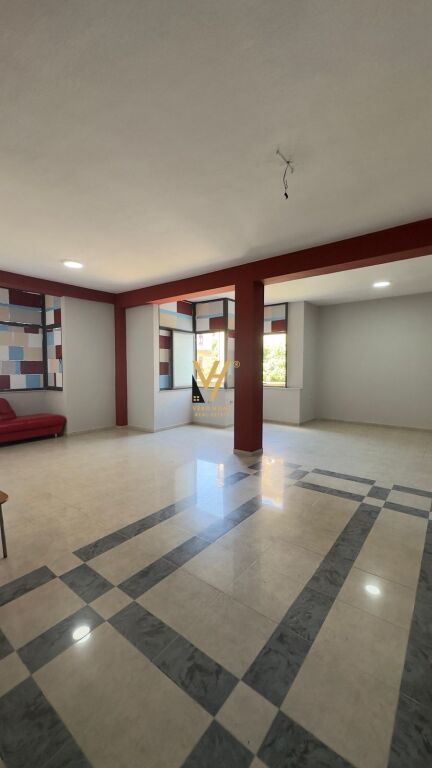 LOCALE COMMERCIALE DI 120 M2 IN AFFITTO IN VIA DURRESIT 950 EURO