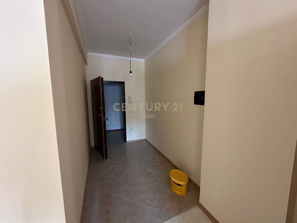 SHESIM 2 APARTAMENTE 2+1 DHE 1+1 DREJTORIA E POLICISE, DURRES !