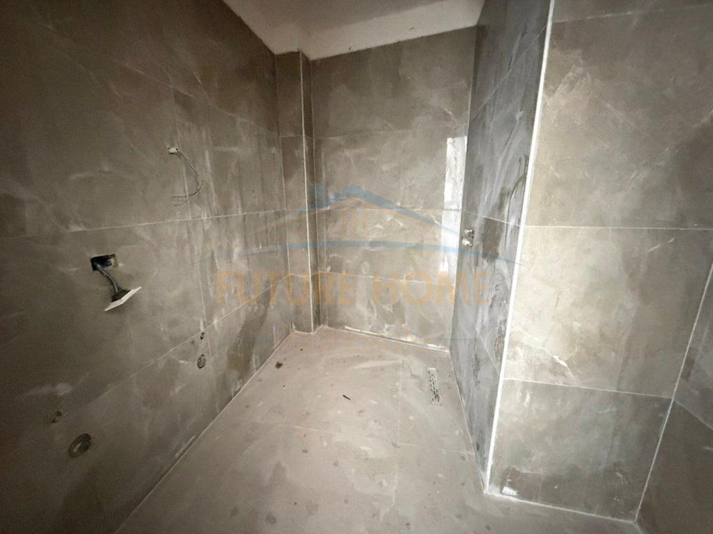In vendita, Appartamento 1+1, presso il Complesso Grand, Tirana. 128.400 €