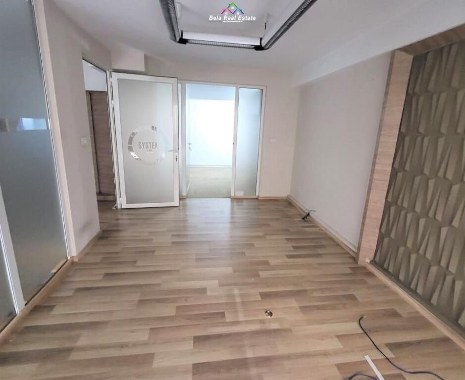 Ufficio in Affitto in Via di Kavaja (ID BZ2987) Tirana
